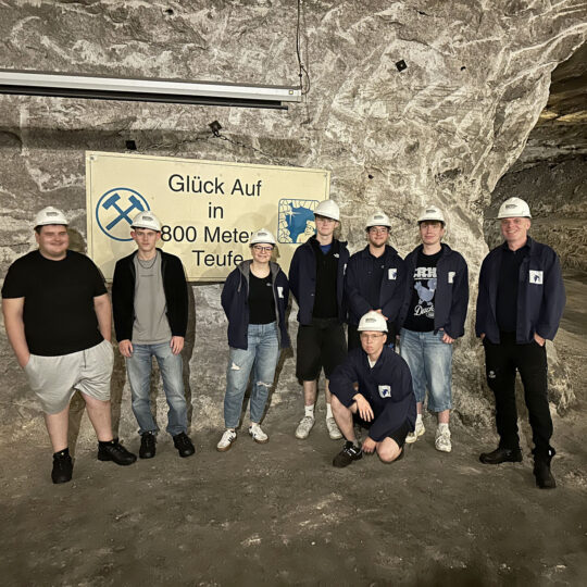 Glück auf! Azubis von REPA Maschinenbau zum Azubi-Team-Tag im Bergwerk in Philippstal